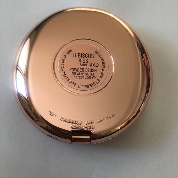 MAC RIRi Powder Blush In Hibiscus Kiss. - Picture 3 of 8